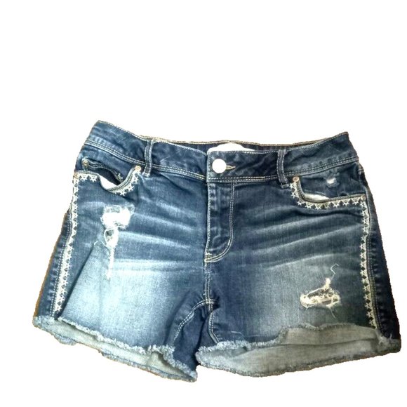 Cato Denim Shorts Est 1946 size 6 Womans contemporary distressed ladies blue - Picture 2 of 4